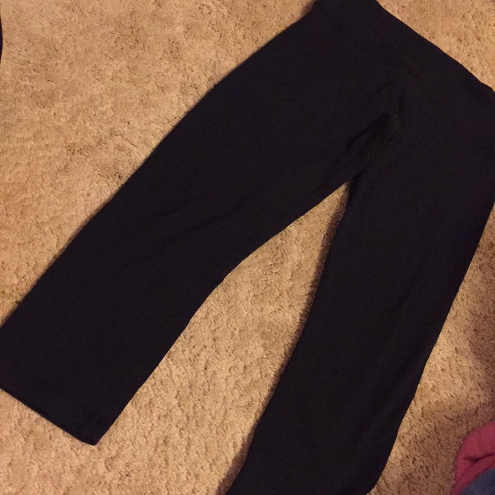 Lululemon sz 4 Black crop